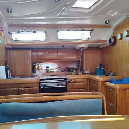 Cassiopeia Úszó hotel Póla